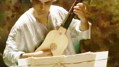 Manuel tocando la vihuela